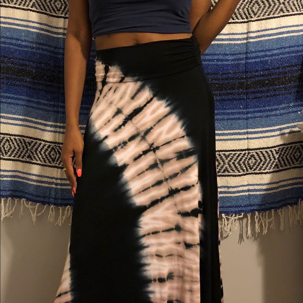 Chic tie dye maxi skirt